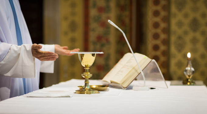 Services offerts - Eucharistie - PAROISSE NOTRE-DAME-DE-L'UNITÉ